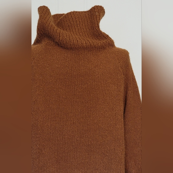 Vintage chocolate brown wool loose turtle neck sweater. Size medium / large. - Picture 4 of 5